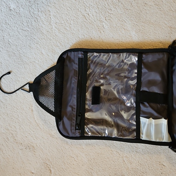 Hanging Toiletry Kit NWT Eddie Bauer - Picture 5 of 7